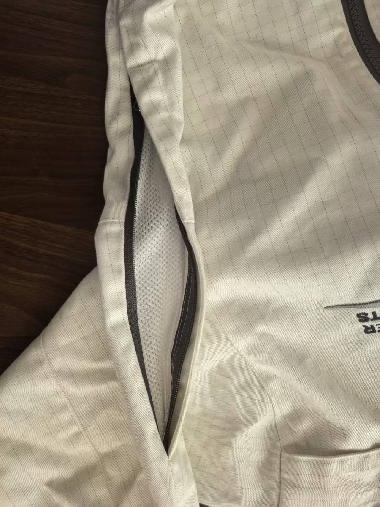 Actual underarm ventilation detail with a zip opening and inner mesh panel