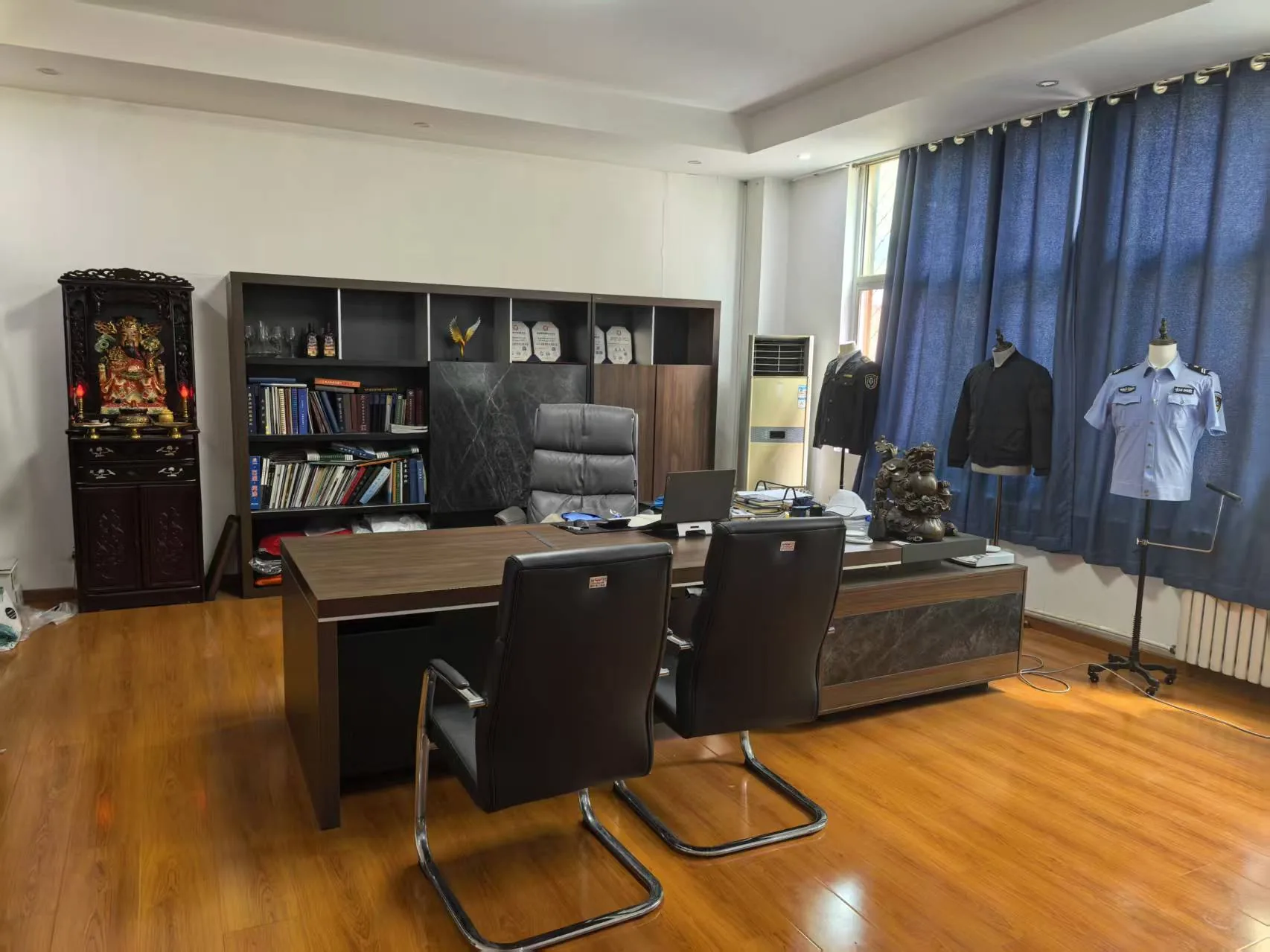 Product specification and size chart review meeting space